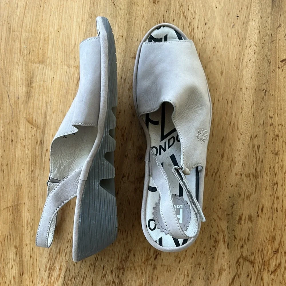 Fly London size 39 putty suede slingbacks - Picture 8 of 9